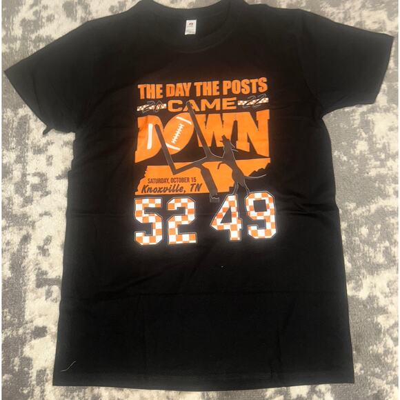 Tennessee Volunteers 'The Day the Posts Came Down' T-Shirt - S46 - Picture 1 of 4